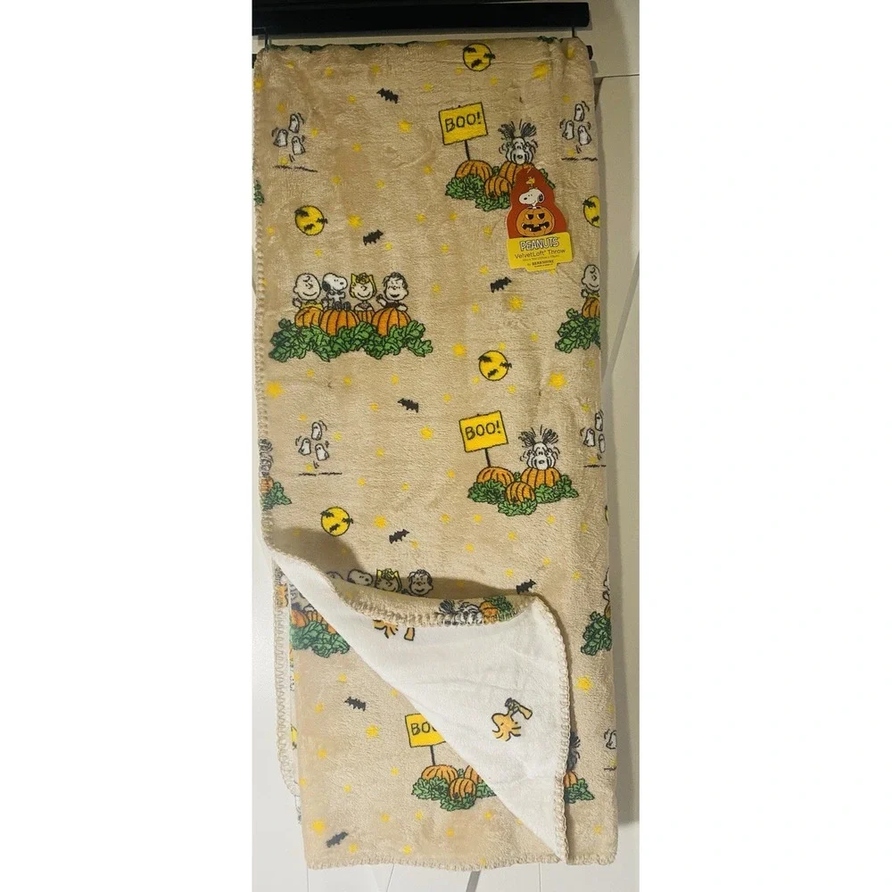 Peanuts Halloween Snoopy Pumpkin Patch VelvetLoft Throw Blanket Berkshire 50x70